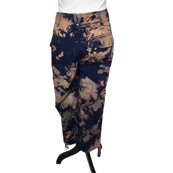 Ralph Lauren. One-of-a-kind, upcycled cargo, capri pants. Size: 10 - Picture 4 of 11